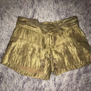 High wastes golden shorts